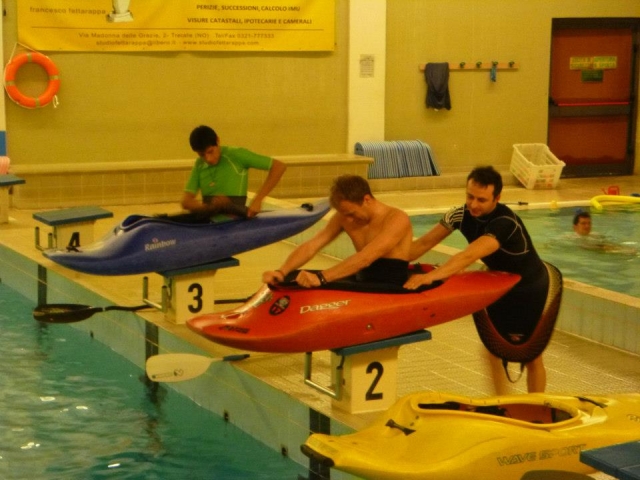  Cursos de kayak en la alberca 
